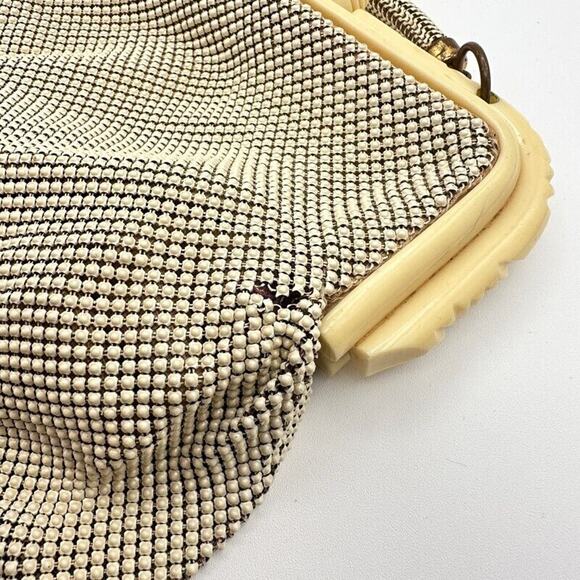 Vintage Whiting and Davis Alumesh Purse w Cream Bakelite Closure Mesh Handle - Picture 11 of 13